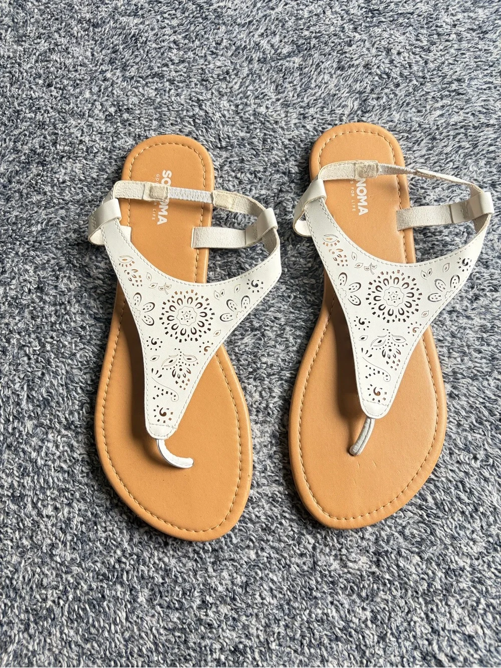 Sonoma White Laser-Cut Thong Sandals with Tan Footbed size 9